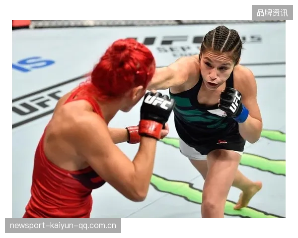 UFC膝踢险些终结比赛，瞬间点燃观众激情的精彩瞬间